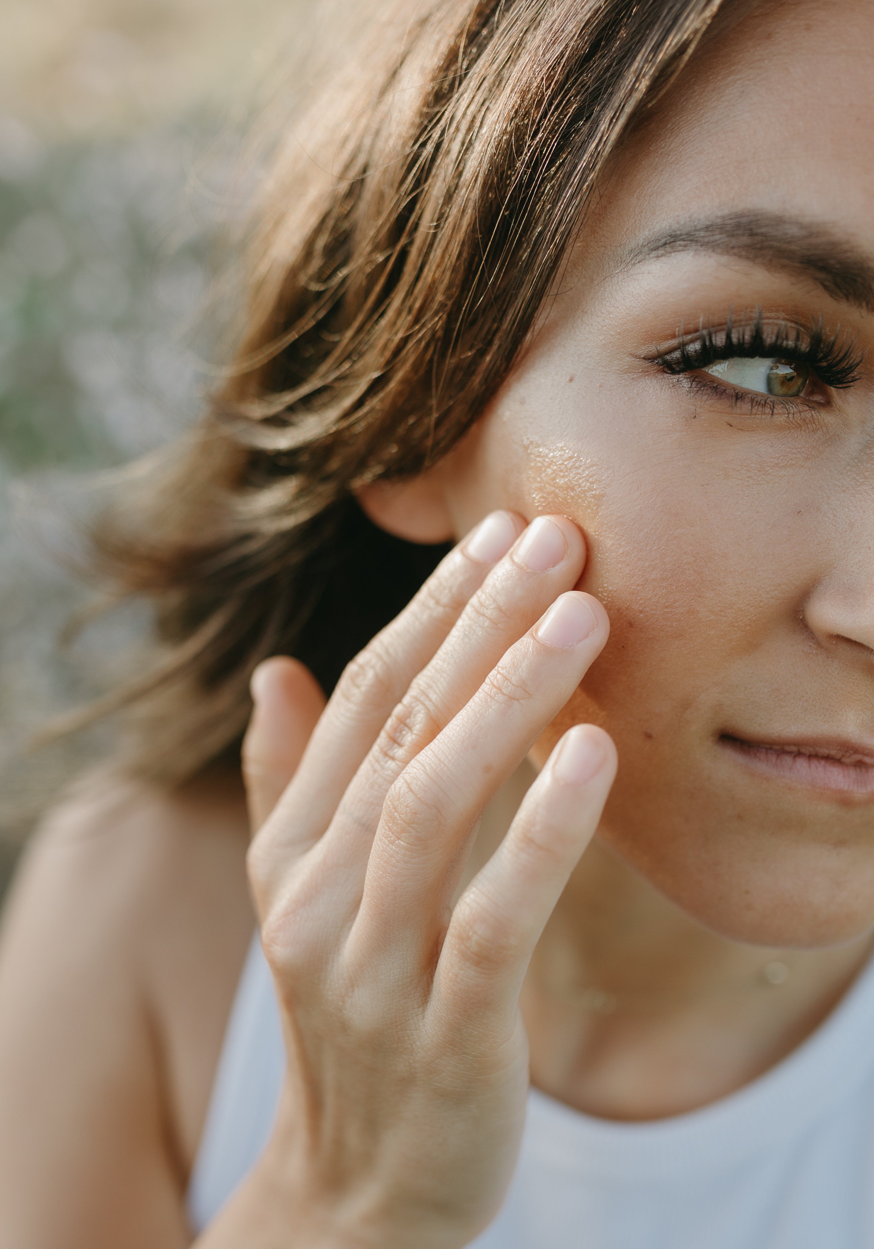 woman-applying-nontoxic-foundation-to-her-cheeks
