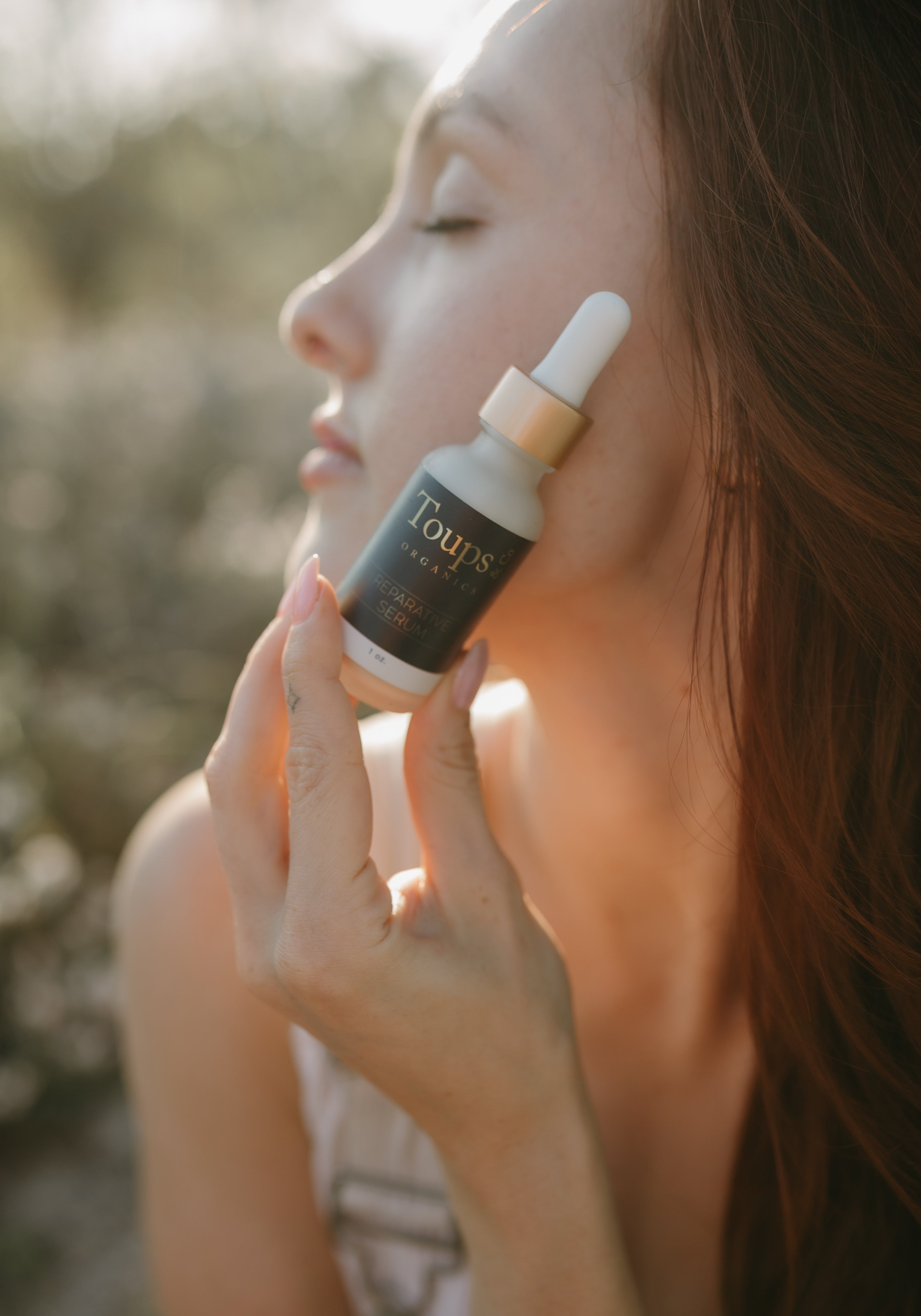 woman-holds-a-retinol-serum-up-to-her-face