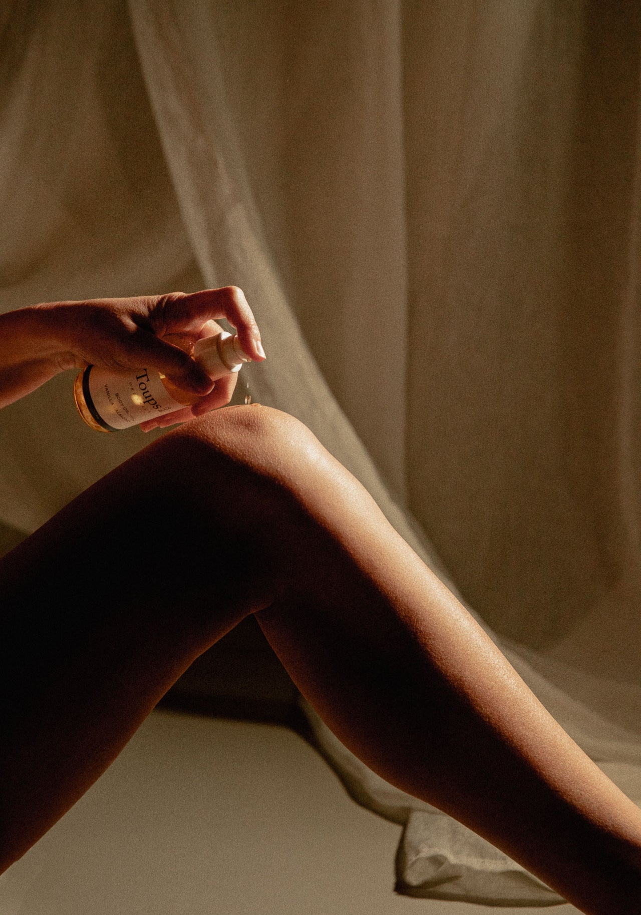 woman-applying-organic-body-oil-to-her-knees