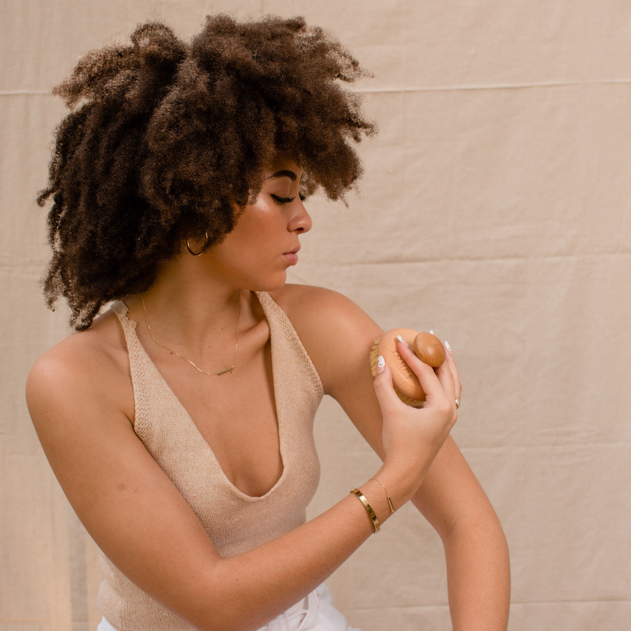 woman-dry-brushing-her-arm