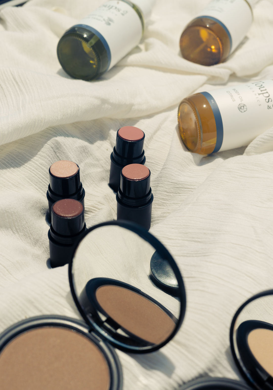 nontoxic-makeup-and-skincare-products-displayed-on-a-blanket