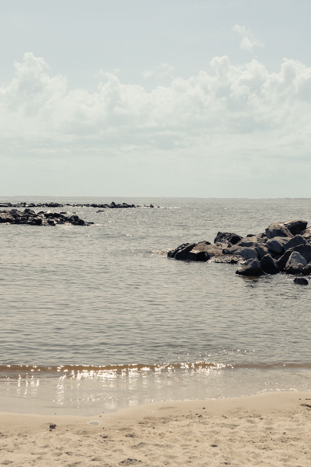 beach-and-ocean-scene-with-gentle-waves