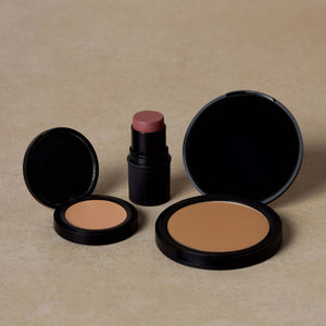 midnight-sun-contour-makeup-shades-displayed-with-brown-background