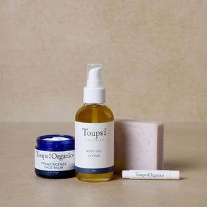nontoxic-skincare-gift-set-with-citrus-body-oil-displayed-against-brown-background