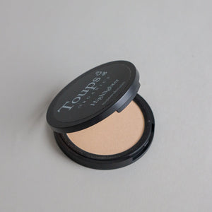 Toups & Co Organics non-toxic highlighter compact, lid open showing shade